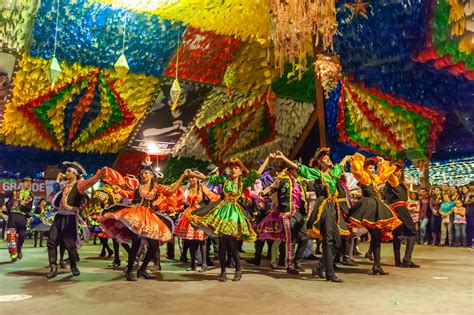 Festa Junina: En Explosion av Folklig Glädje och Samba i São Paulo